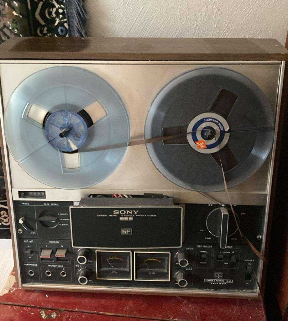 Picture of a Sony TC-377 reel-to-reel tape recorder.